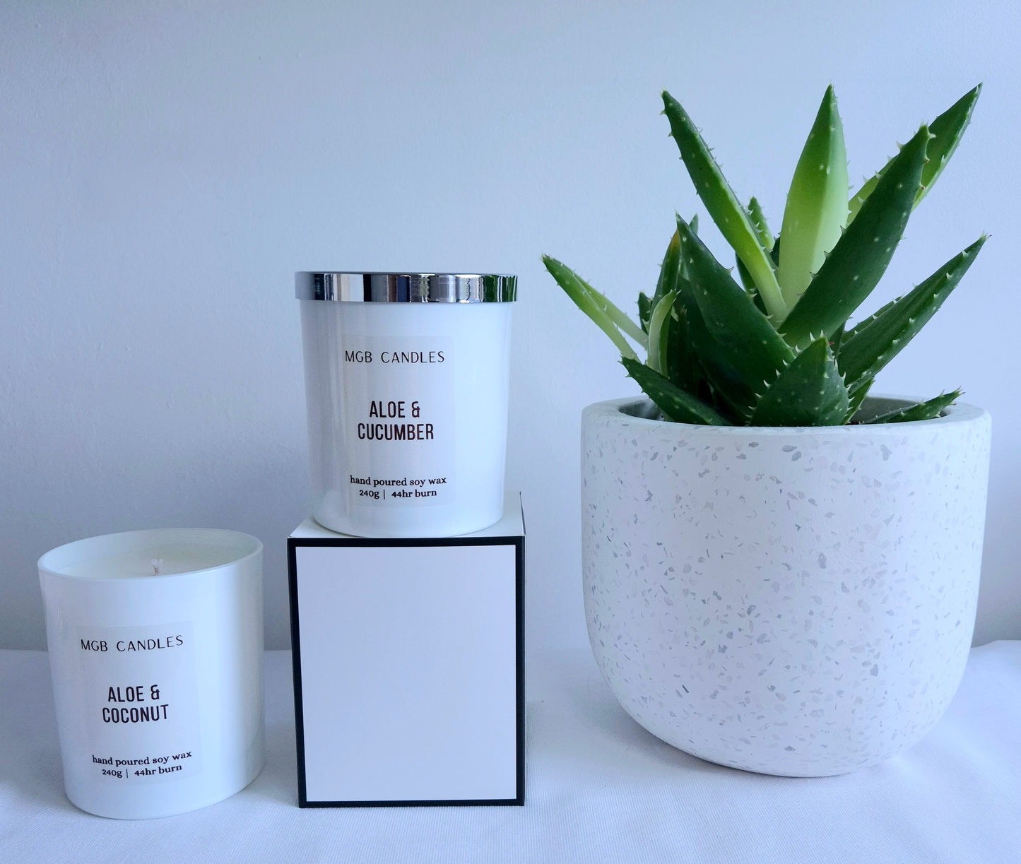 ALOE & CUCUMBER, White Gloss and Pearl Mica Wax Candle. Hand Poured Soy Wax, 260ml.