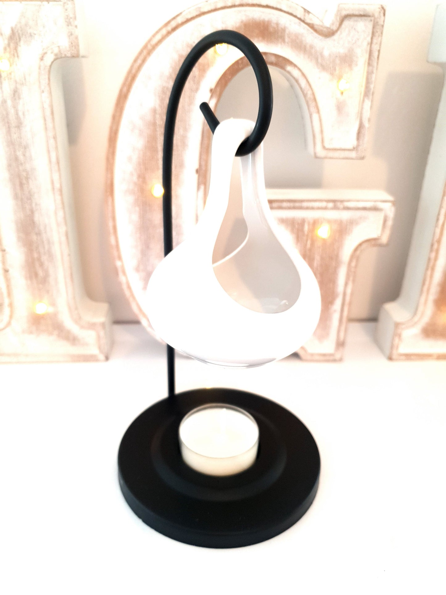 Hanging Wax Melt Burner.  10X19cm.  Surprise, complementary clamshell melt with your purchase.